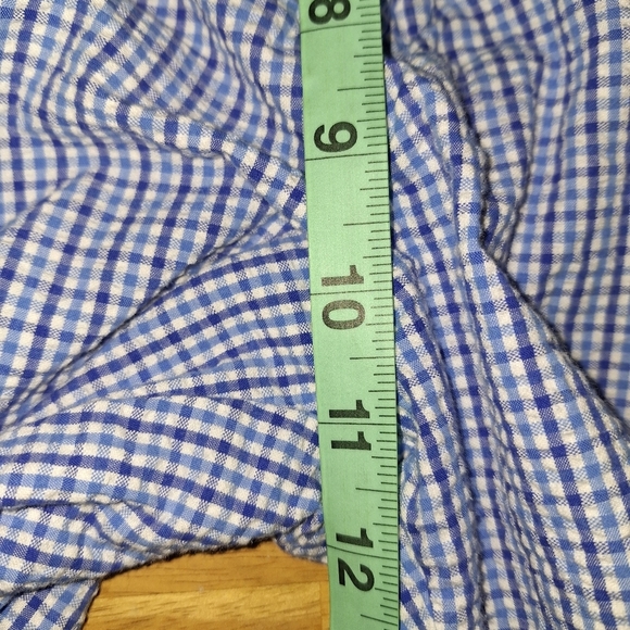 A bundle of Vineyard Vines men shorts in a size 34. Pre-loved in great shape. - Picture 9 of 16